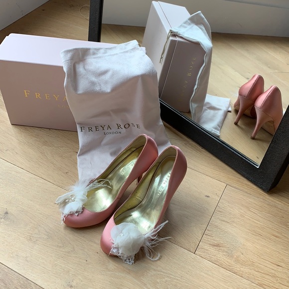 🦄 Freya Rose satin heels with romantic feather accent - Picture 4 of 12